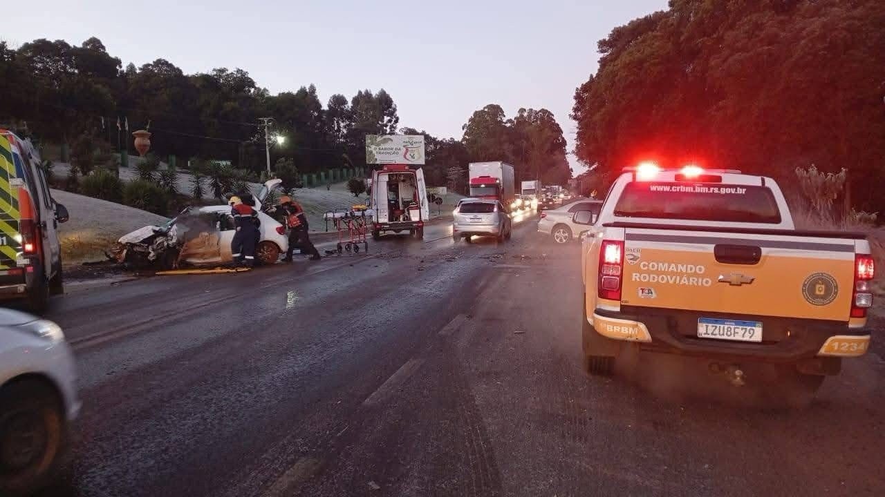 Gelo na pista provoca acidente na ERS-135 em Erechim