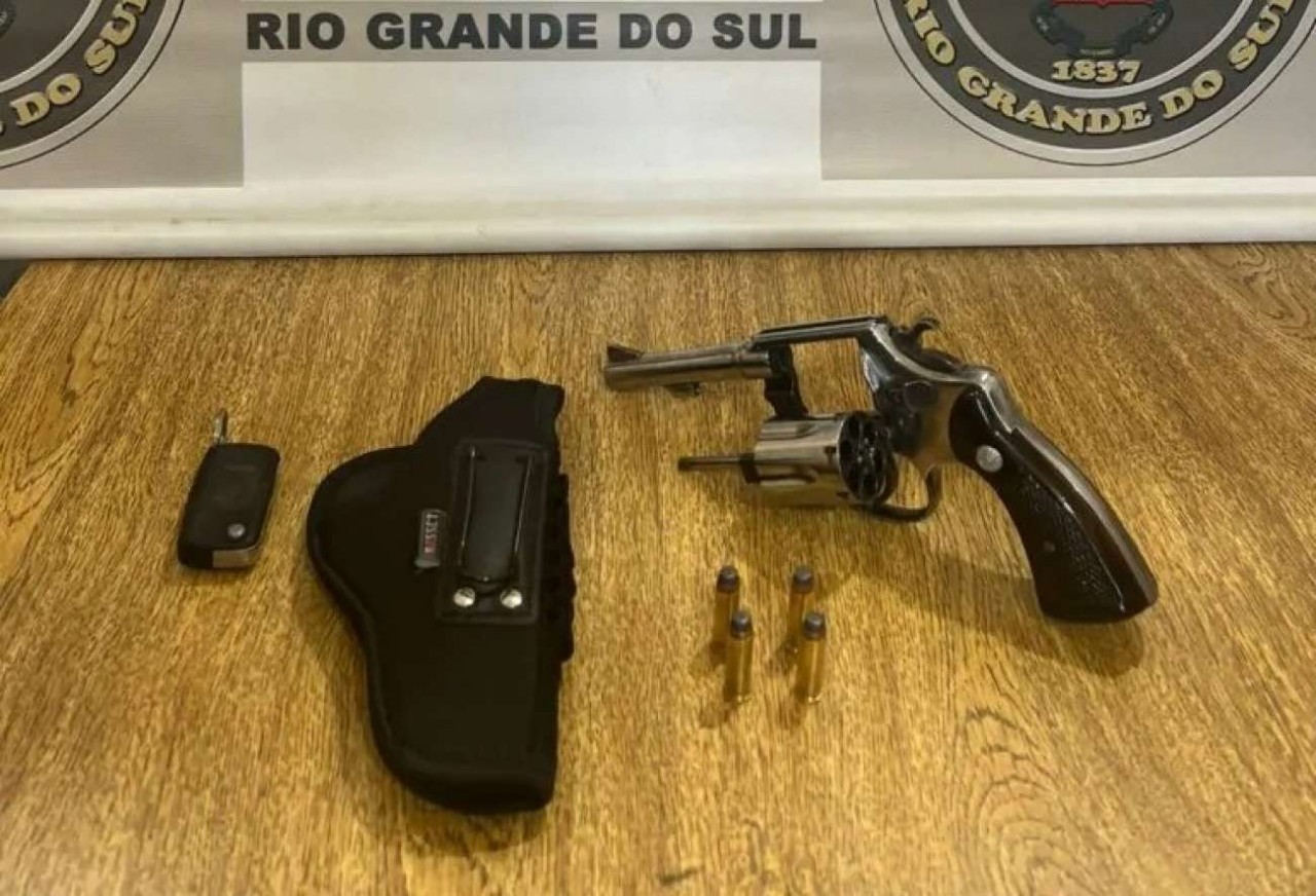 Homem é detido com arma de fogo em Tapejara