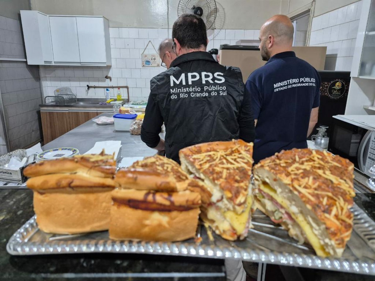 MP apreende 700 kg de alimentos impróprios para consumo em Sananduva