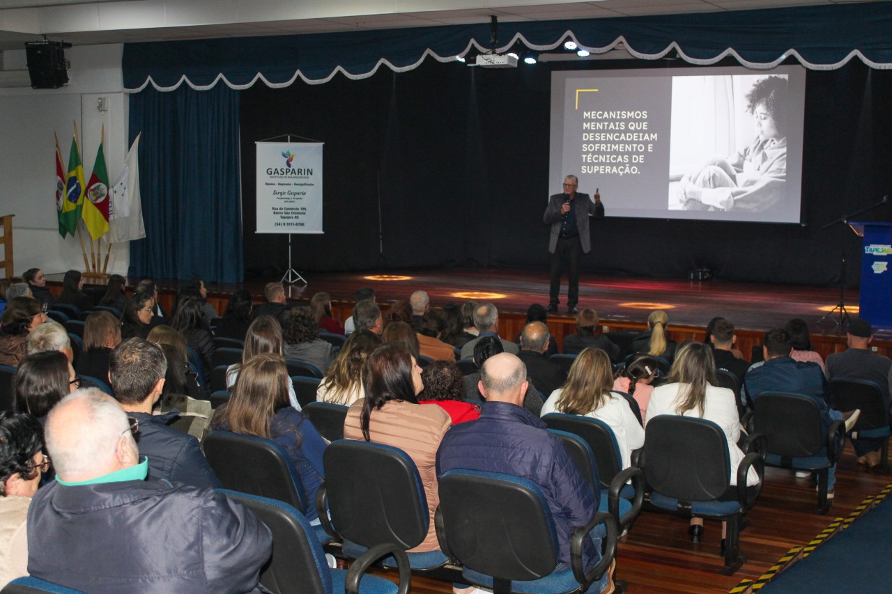 Palestra com Sérgio Gasparin arrecada mais de R$ 2 mil para a Apae de Tapejara