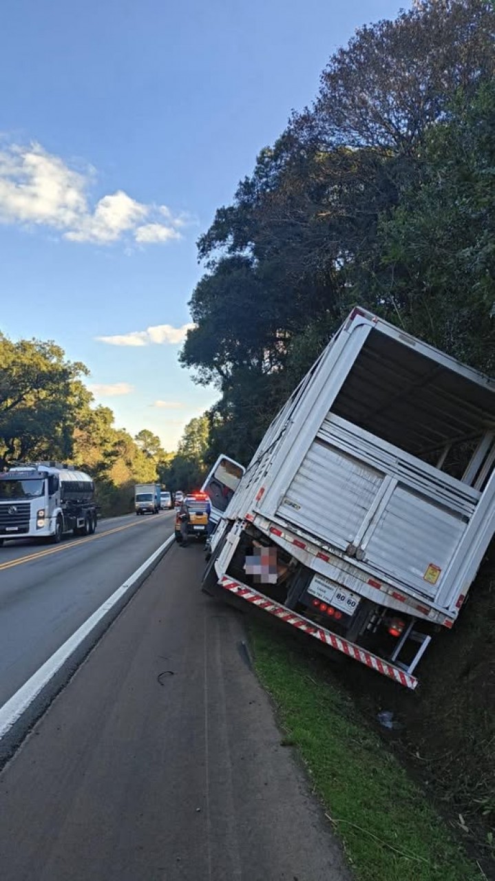Saída de pista é registrada na ERS-135, entre Sertão e Coxilha