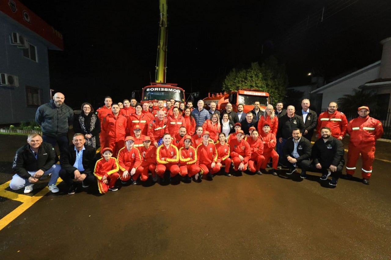 Câmara homenageia 30 anos dos Bombeiros Voluntários de Tapejara