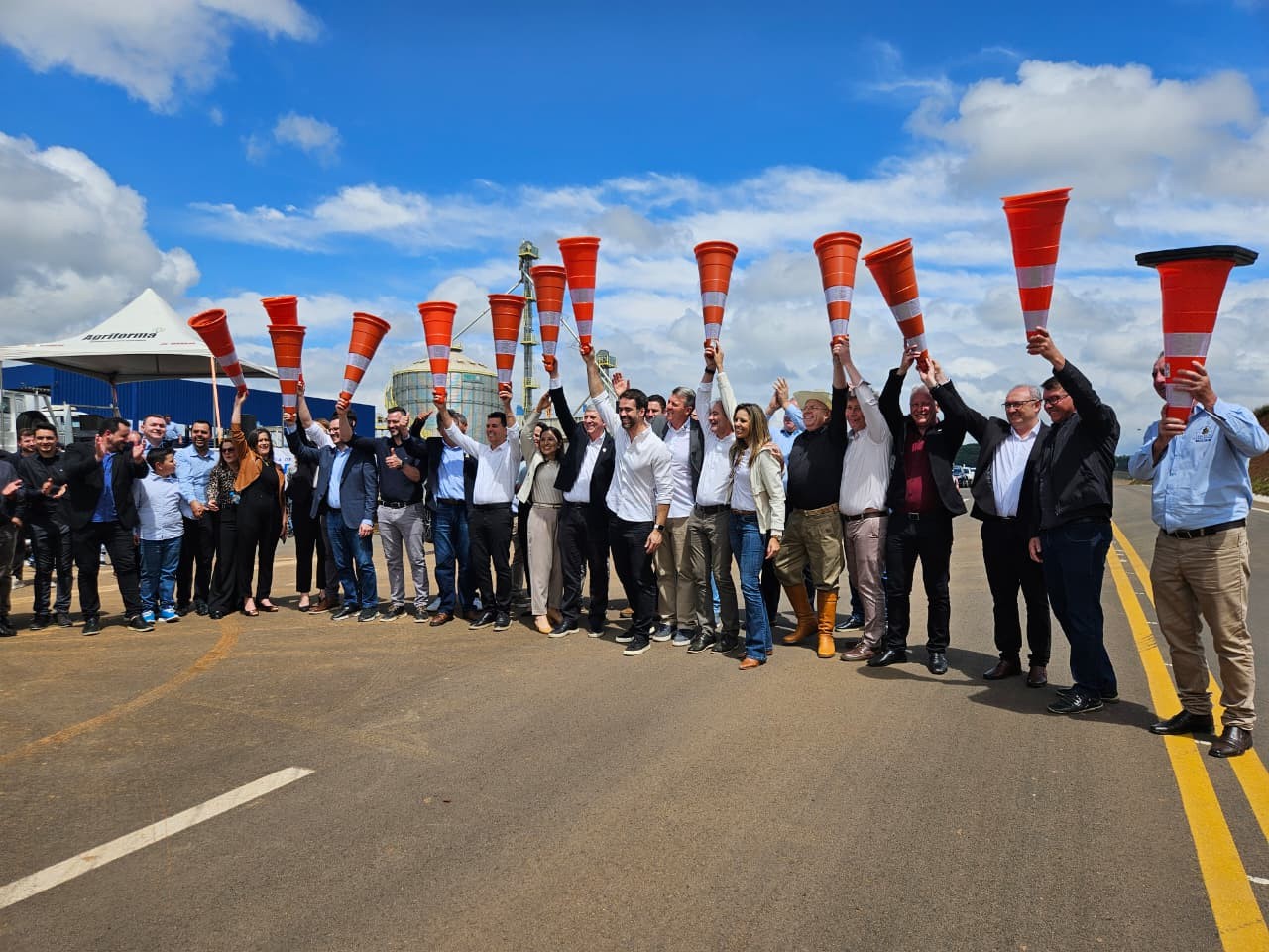 Com a presença de Leite, pavimentação da ERS-430 é inaugurada