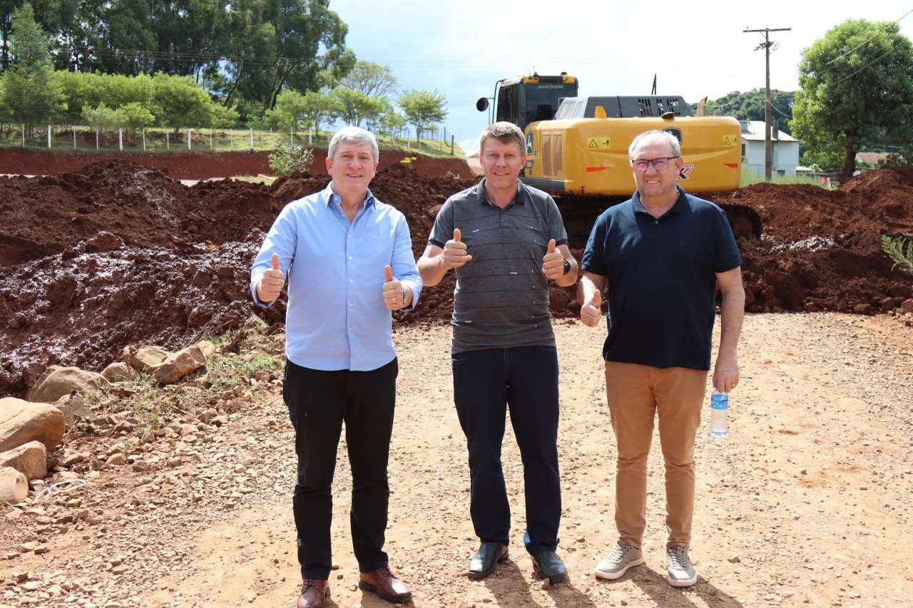 Início das obras de construção de galeria e ponte na Rua XV de Novembro altera trânsito com implantação de desvios em Tapejara