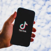 TikTok e Abramus Digital anunciam parceria de licença de publicação musical