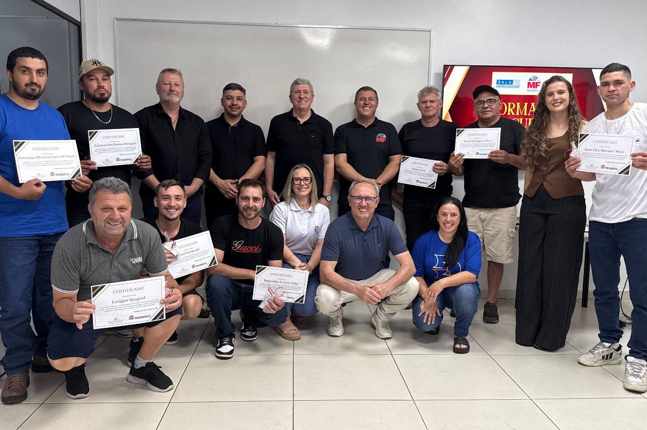 Tapejara realiza formatura do curso de montagem de móveis