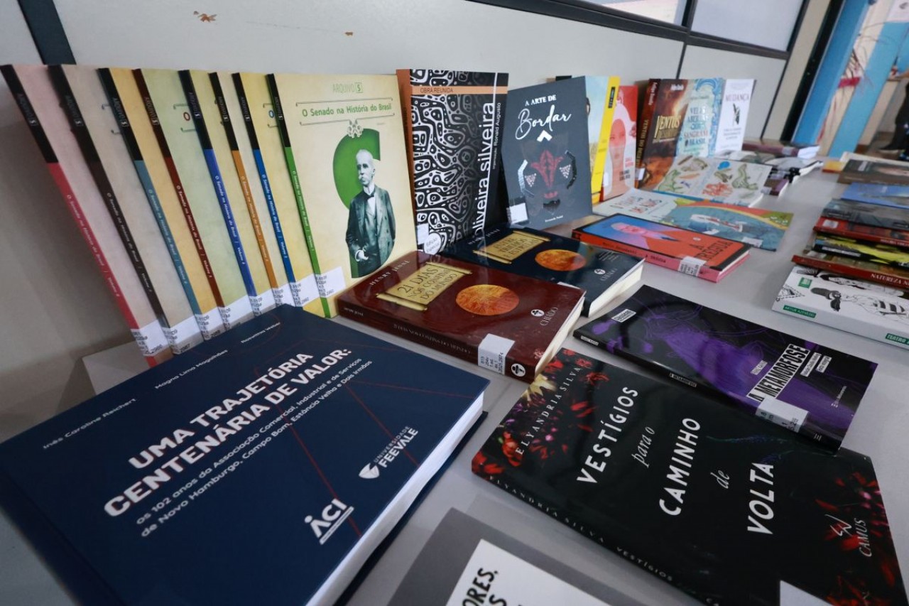 Biblioteca Pública de Tapejara recebe novos livros por meio do Sistema Estadual de Bibliotecas