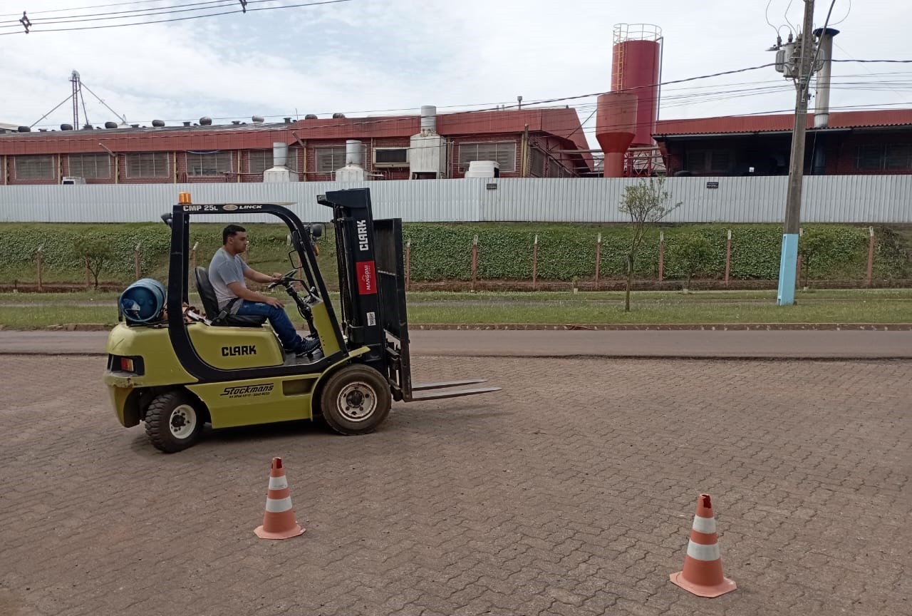 STIA Tapejara promove curso de empilhadeira e reciclagem