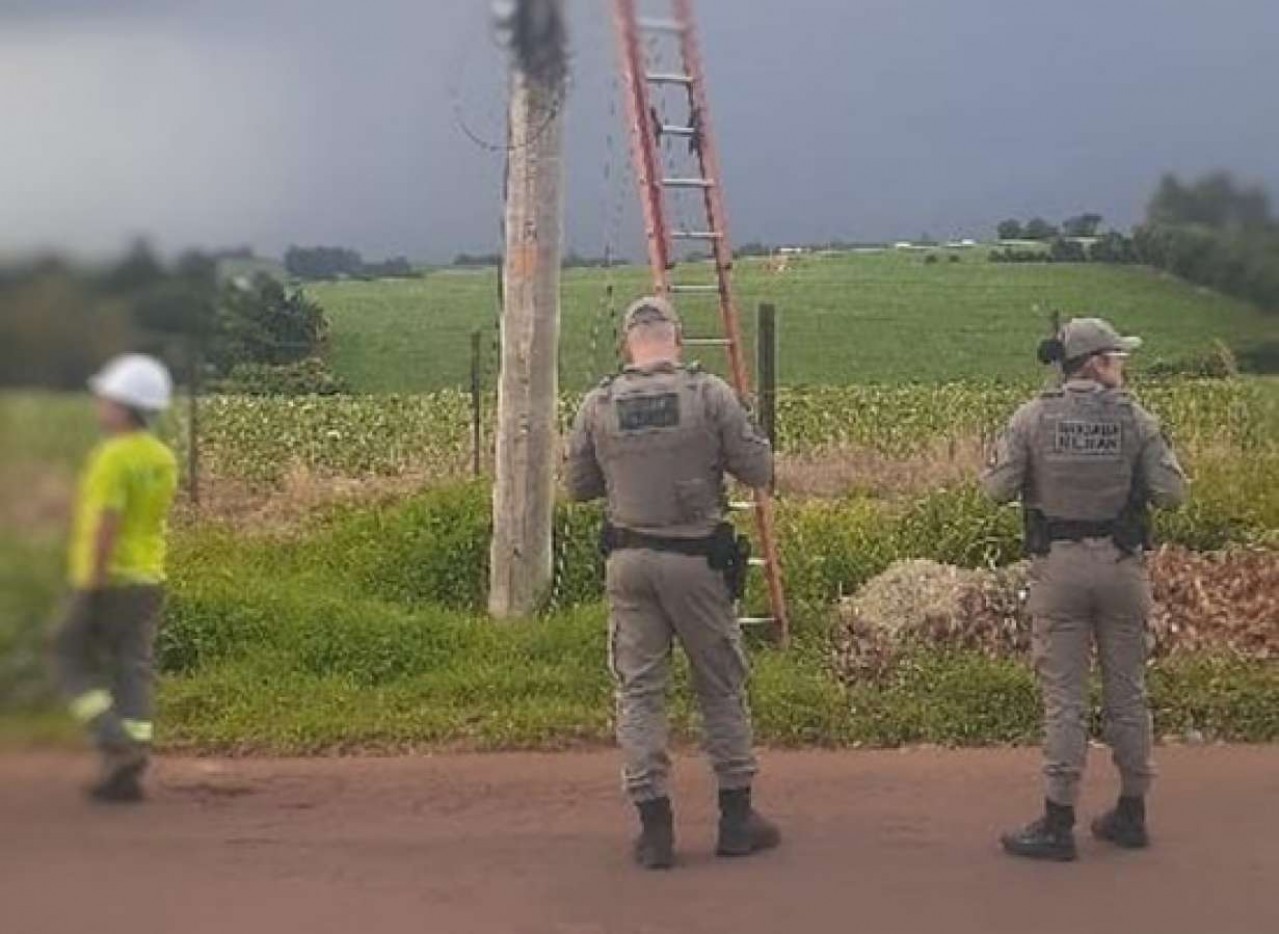 Trabalhador é eletrocutado durante instalação de internet na cidade de Não-Me-Toque