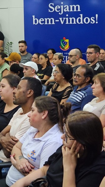 Famílias selecionadas para o Bella Vita participam de reunião de apresentação dos lotes